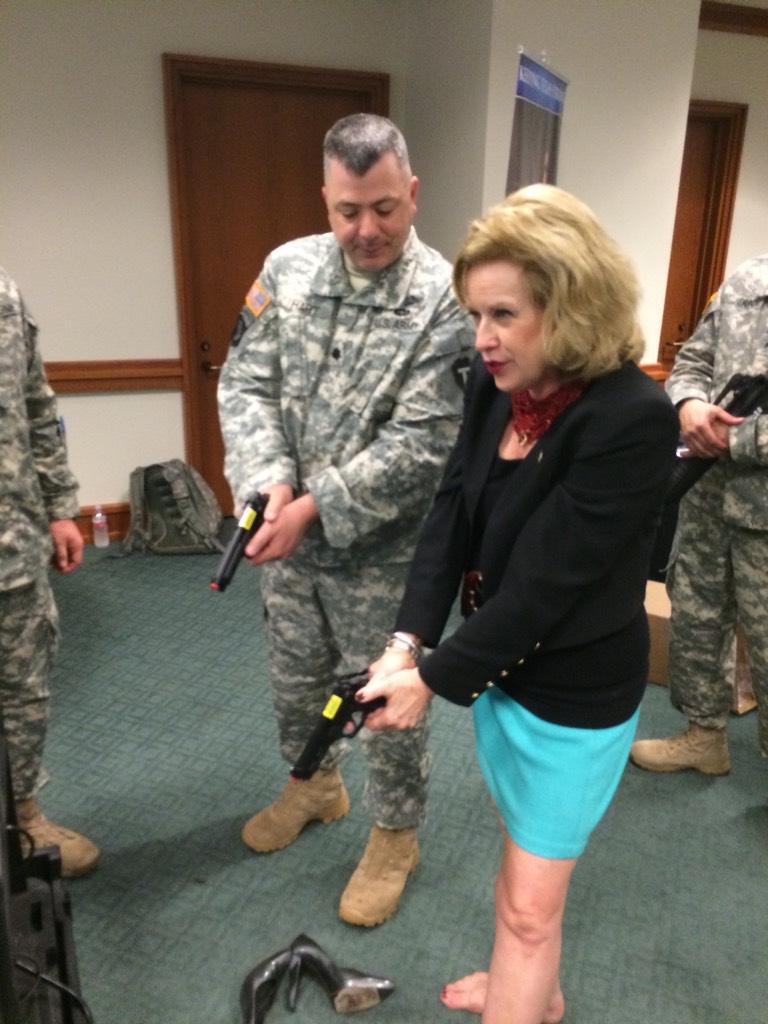 MGGregChaney's tweet image. @RepSusanKing gets marksmanship training from LTC Hart using a @TXMilitaryForce simulator during #TXMF day at #txlege