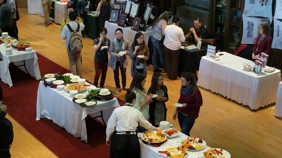 AnnaMagnotta1's tweet photo. Learn about great services. Eat great food. #alumnilaunch @MacSSC http://t.co/E1LJmqByqC
