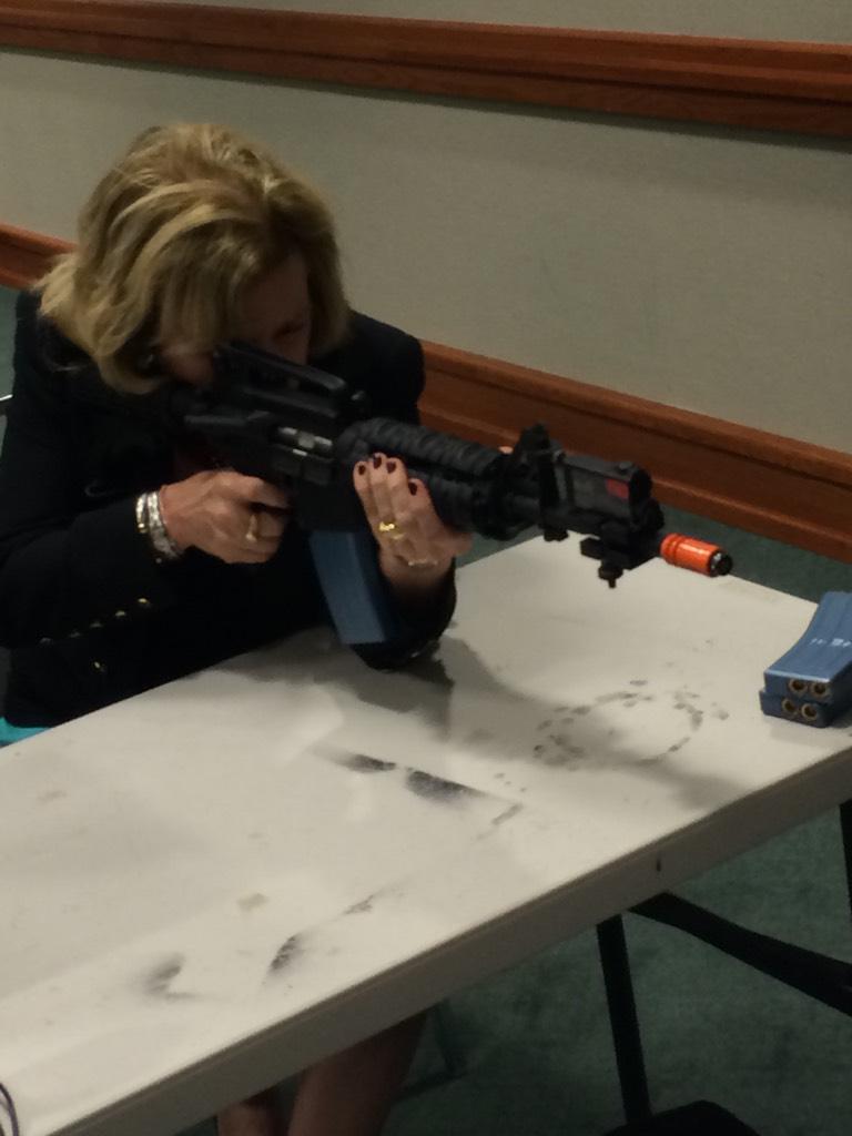 MGGregChaney's tweet image. #DVA Chair @RepSusanKing proves her marksmanship on the @TexasGuard simulator at #TXMF day at the Capitol
#txlege