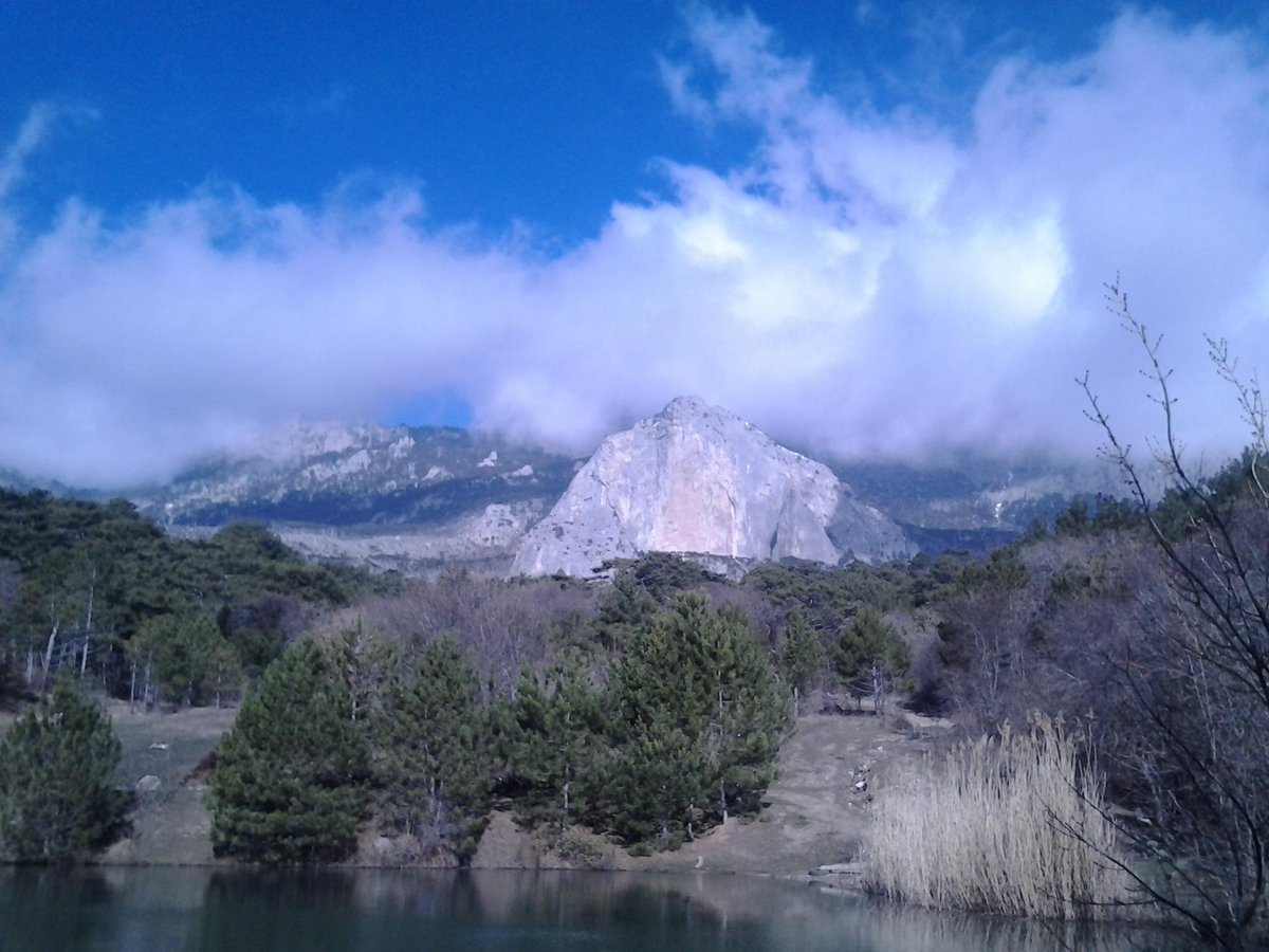 GalinaDimova2's tweet photo. Крым. Предгорье Ай-Петри.Гора "Дива" . http://t.co/NEiyoequCC