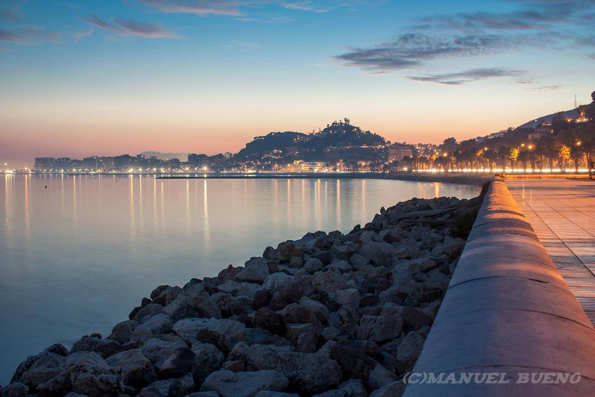 serdemalaga's tweet photo. Artardecer sobre Málaga. 

Foto: Manuel Bueno Verdugo http://t.co/ep2MNKNmAI