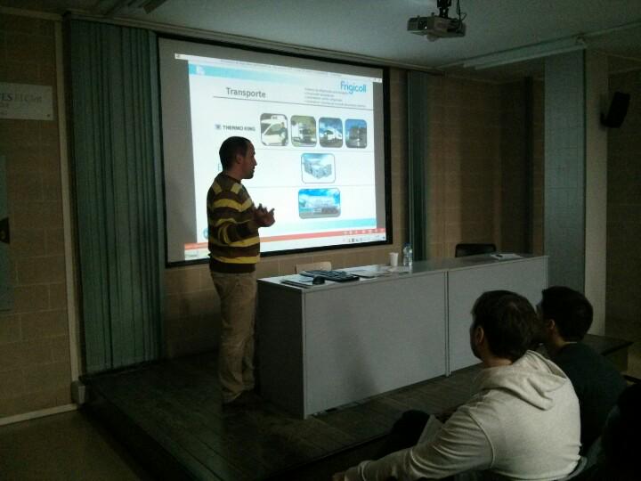 FrigicollPeople's tweet photo. Con los alumnos del @ETPClot hablando sobre refrigeración para el transporte #fpdual http://t.co/brKpKmTELS
