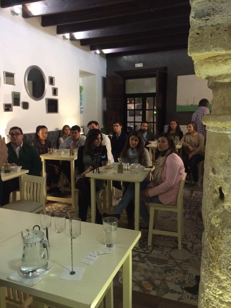 AulaAlimentaria's tweet photo. Ya estamos con la actividad...muy buen ambiente en La Siesta http://t.co/FVe99T8e9A
