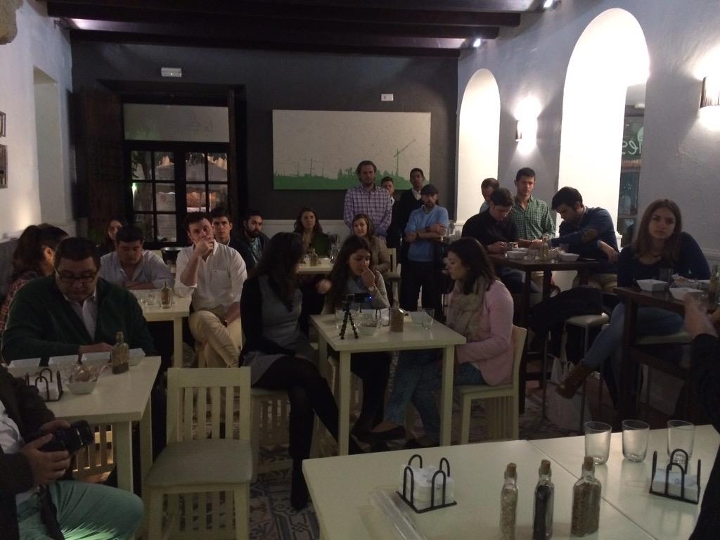 AulaAlimentaria's tweet photo. Ya estamos con la actividad...muy buen ambiente en La Siesta http://t.co/FVe99T8e9A