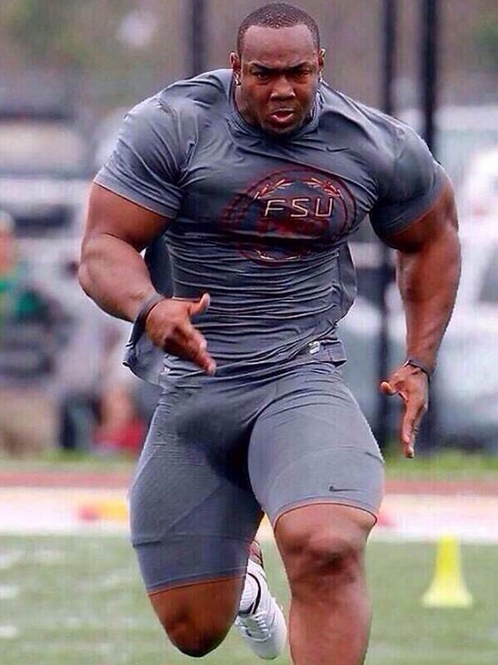 CauseWereGuys's tweet photo. You walk in on this guy with your girl, do you just walk away or what? http://t.co/f6Qajfkefg