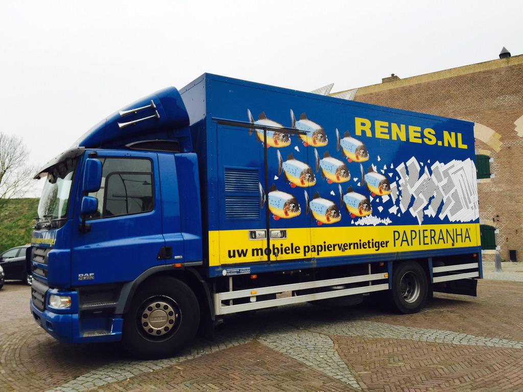 Dolk_Finance's tweet photo. Vandaag het halve archief op laten vreten door de Papieranha. Super service van Renes! #papieranha #renes http://t.co/Rwjkf2r1jV