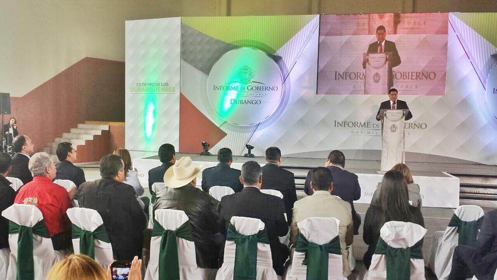 manuelherrera1's tweet photo. Durango se consolida como un estado que avanza a pasos firmes a la Transformación #Informe2014Dgo @JHerreraCaldera http://t.co/SAwuoSkJfC