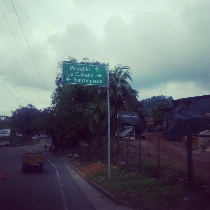 LDSPEREIRA's tweet photo. Rumbo a la ciudad del Club mas amado del pais. PROXIMA EXCURSIÓN el 29 Vs Tolima, cumple #15 van 4 buses por ahora. http://t.co/Cr3z1JDu4u