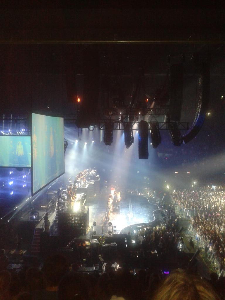 X_CMJP's tweet photo. Alweer een jaar geleden, wat was het toch mooi 😍👏 #QueenB #MrsCarterTour http://t.co/3kQAEEEDNT
