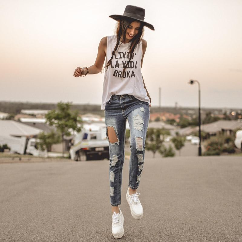 Livin' la Vida Broka: nylon.cm/1FF1kxI <a href="/Ellemayleckenby/">elle-may leckenby</a>