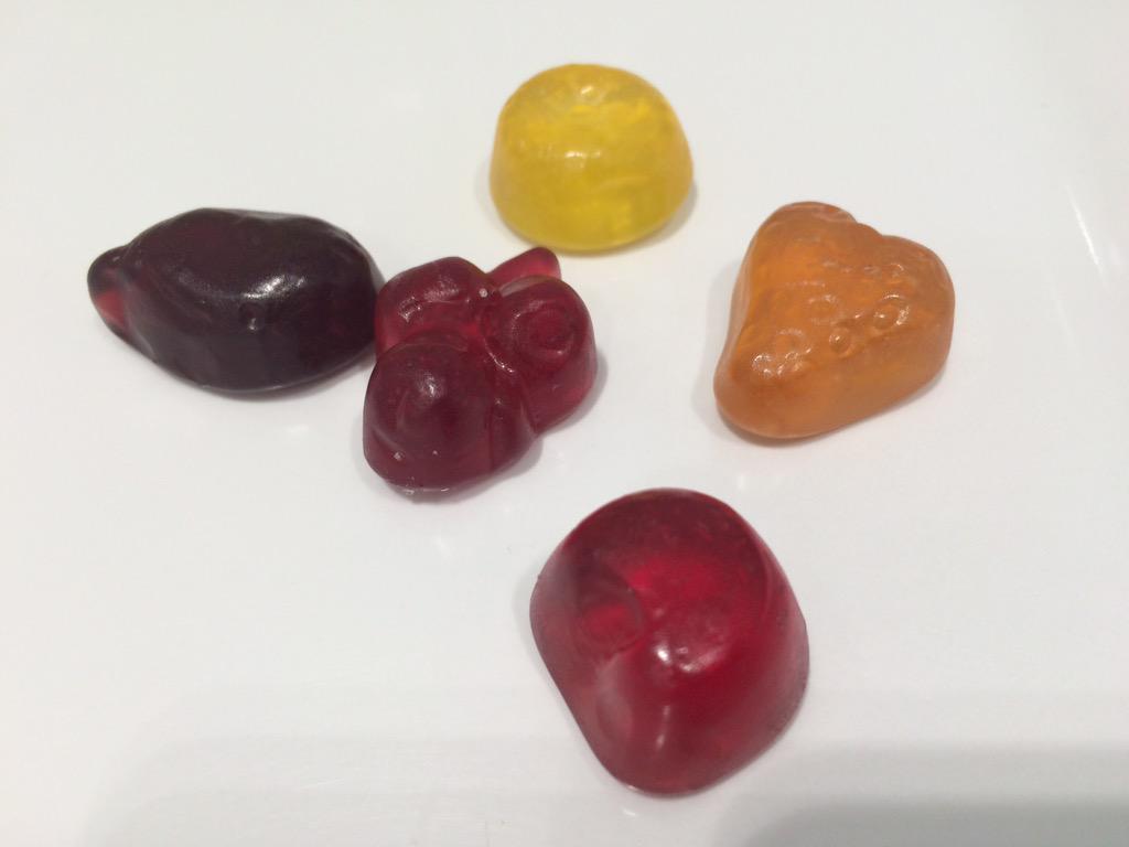 Y también con zumos de Grosella, limón, naranja, lima, y puré de fresa 🍀🍭😉