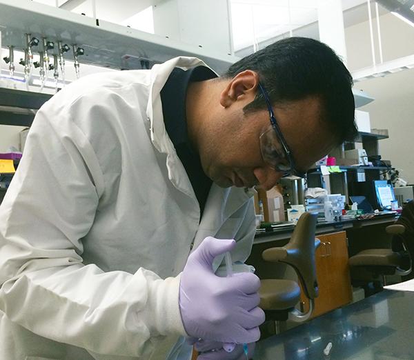 IEEEembs's tweet photo. "Texas A&M biomedical engineer developing material for healing broken bones" http://t.co/MtUv9m2PX6 #EMBSmember @TAMU http://t.co/RK2SO7PiU7