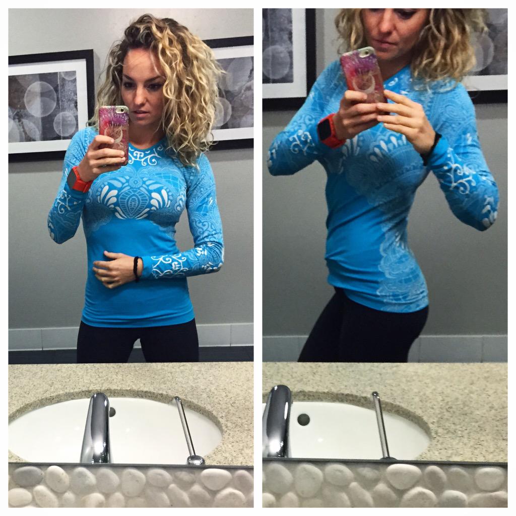 LianPrice's tweet photo. #bathroomselfies waiting for my client to arrive #personaltrainer #sandiego #workgrindfly @Athleta @AthletaNYC_UES http://t.co/xT0qzFy4CK