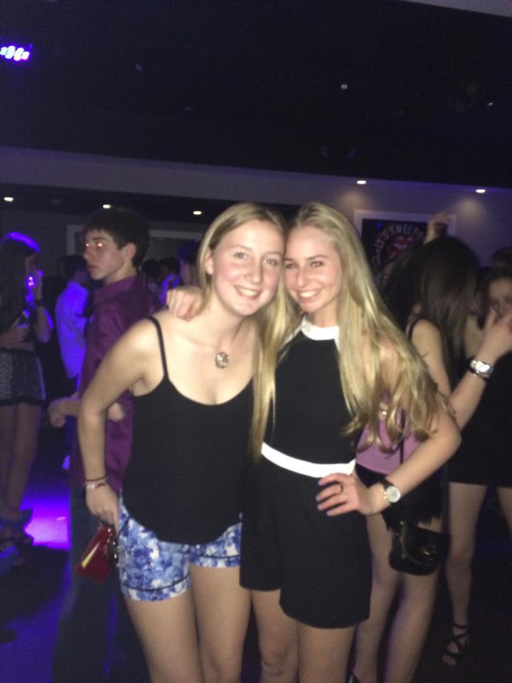 cfschnapp's tweet photo. Happy birthday!!!! Hope u have the best day &amp; enjoy this pic of us from when we weren't friends! LY to cuse &amp; back🍊❤️ http://t.co/JBODTa3CJ1