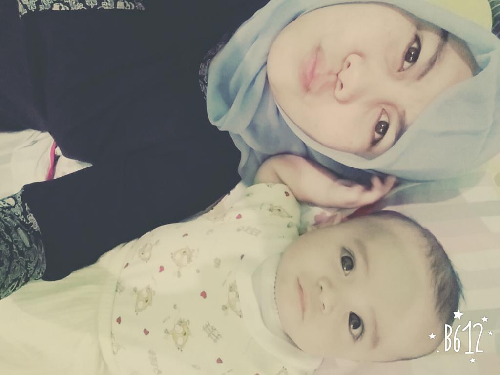 Ryasqueen's tweet photo. @TonightShow_NET bersama bayi kecilkuu #TNSMamaCantik http://t.co/2b7BZOYMBU