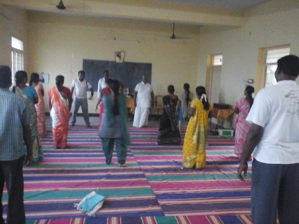 manijgd's tweet photo. #ArtOfLiving Happiness Program by @jaggu_lic &amp; Choudiya ji in Sri Sri Vidya Mandir Anaikovil @SriSri @swamignantej http://t.co/FPKiFcgCEx