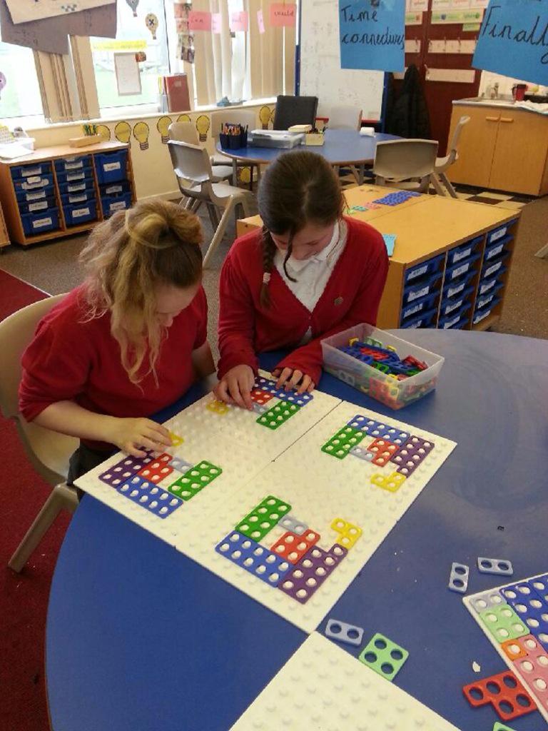 Just like @ParksAcademyFS1 and @ParksAcademyFS2 Y6 use @Numicon to promote leaning! #collaboration #reasoning