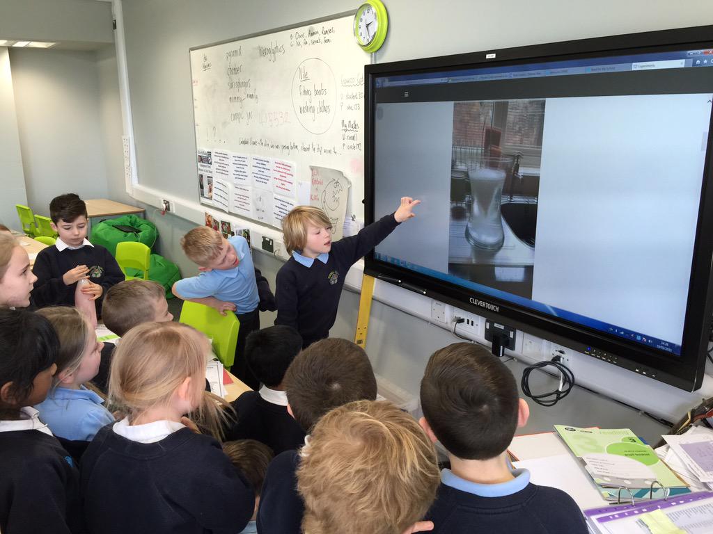 ClassHarkins's tweet photo. Our expert scientist explains his amazing website full of experiments, to the class. @RScottPrimary @BrianEHarkins http://t.co/PVnuCZfvy3