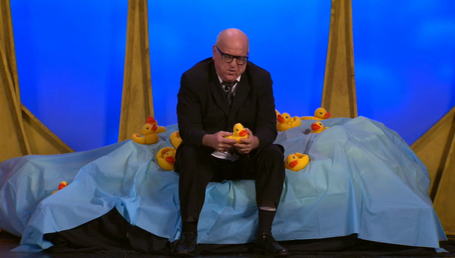 SopadeGansosTV's tweet photo. El monólogo deLeo Bassi: los patitos de goma no entienden de clases sociales > http://t.co/RaXAmCnRAZ http://t.co/5SzGSdnJq7