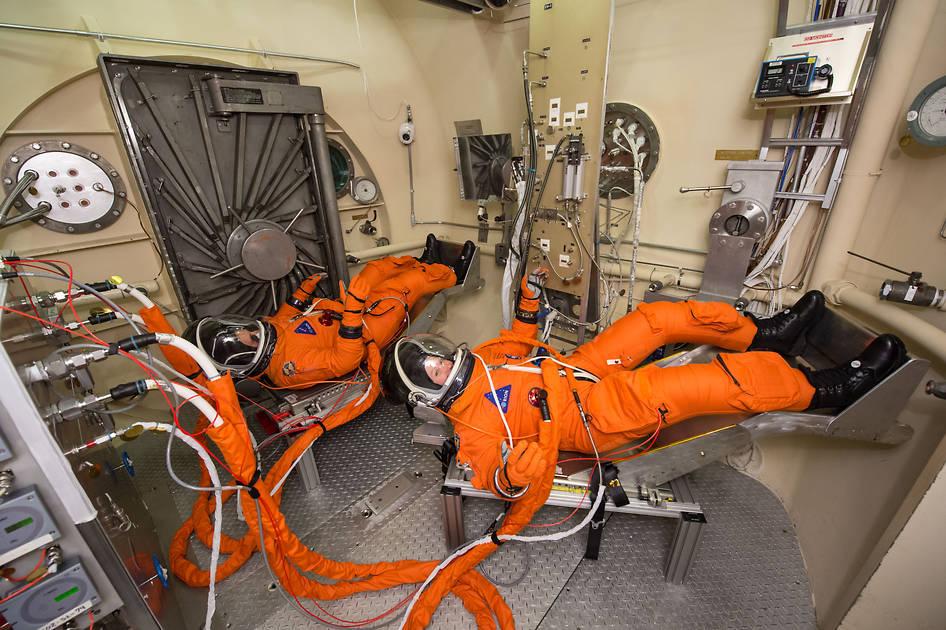 NASA's tweet photo. Testing underway of astronaut spacesuits for @NASA_Orion trips to deep space: http://t.co/JwwXNRoYcq http://t.co/KTHtrMYxm6