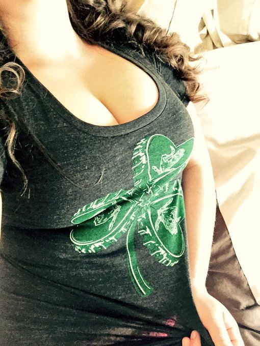 Happy #TugTHURSDAY ( why only Tuesday ;) ) from me &amp; my #kcco Beer Cap Tee! Share the luck! 🍀 @theCHIVE<a href="/tag/tugthursday"class="tags">#TugTHURSDAY</a><a href="/tag/kcco"class="tags"><span>#kcco</span></a>
