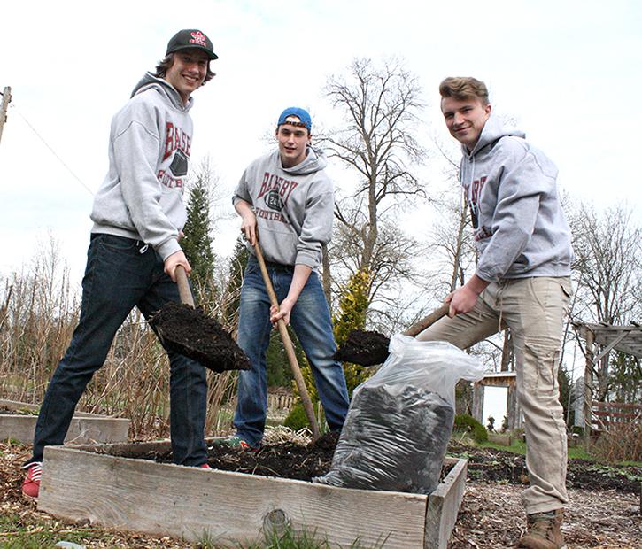 BulletinSports's tweet photo. Manure sale lifts football program… http://t.co/X8DwF1aP5q #Nanaimo http://t.co/EyJirWd6l7