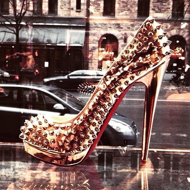 velvet_mercury's tweet photo. Big City and Louboutins👠🆒🙌 #Louboutins #love #luxury #life #lovefollowers #VM #shoes #shoeslover #chic #cool #redbo… http://t.co/7TTWnaYTm5