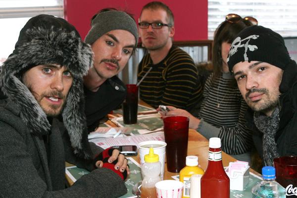 PeopleBehind_30's tweet photo. #30STM #PeopleBehind http://t.co/IzuRI8uFEp