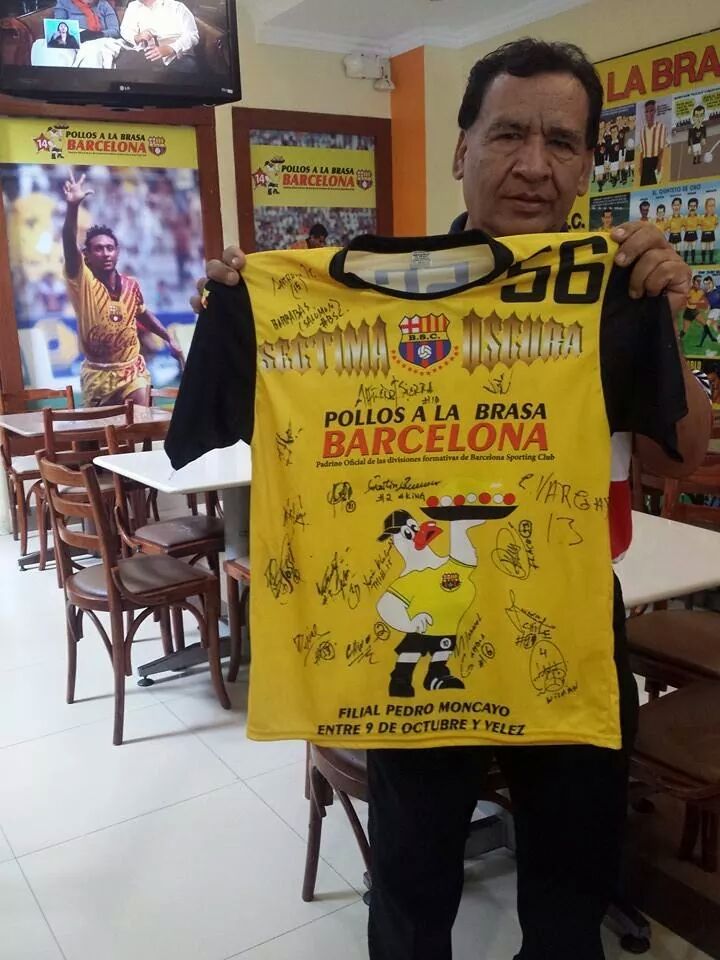 AngelEncalada's tweet photo. Agradecemos a @luiggi0124 principal de la #SectimaOscura New York, quien nos ha enviado este gran regalo! http://t.co/2G1D5XRNJv