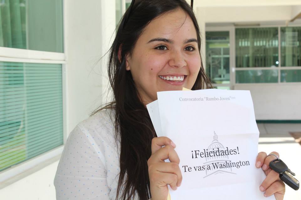 IDJuventud's tweet photo. #RumboJoven trajo para #Durango becas estudiantiles a jóvenes a nivel internacional. #Informe2014dgo @YorchHerrera http://t.co/EUniErZXAs