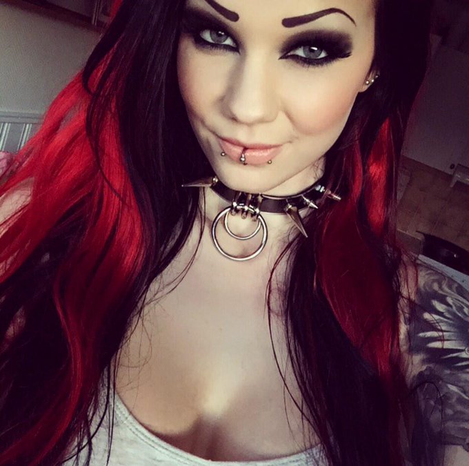 New #chocker #collar from @pinkmilksweden 😍💕👌 #redhair #fetishmodel #inked #piercings #darkmakeup #starfucked