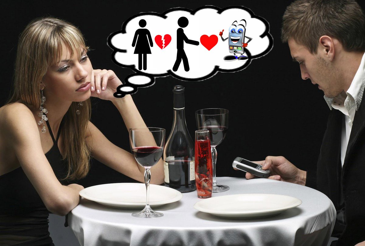 laiafaiges's tweet image. Que el teu sopar romàntic no es converteixi en un sopar per a tres! #nodistraction #mobileproblem #Llemu15