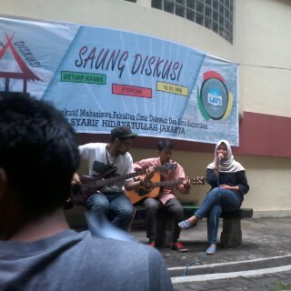 dan tidak lupa supaya otak makin seger buat diskusi kita ditemenin sama <a href="/KONTRAS_MUSIK/">KONTRAS MUSIK</a> nihhh dengan lagu2 yang kereen