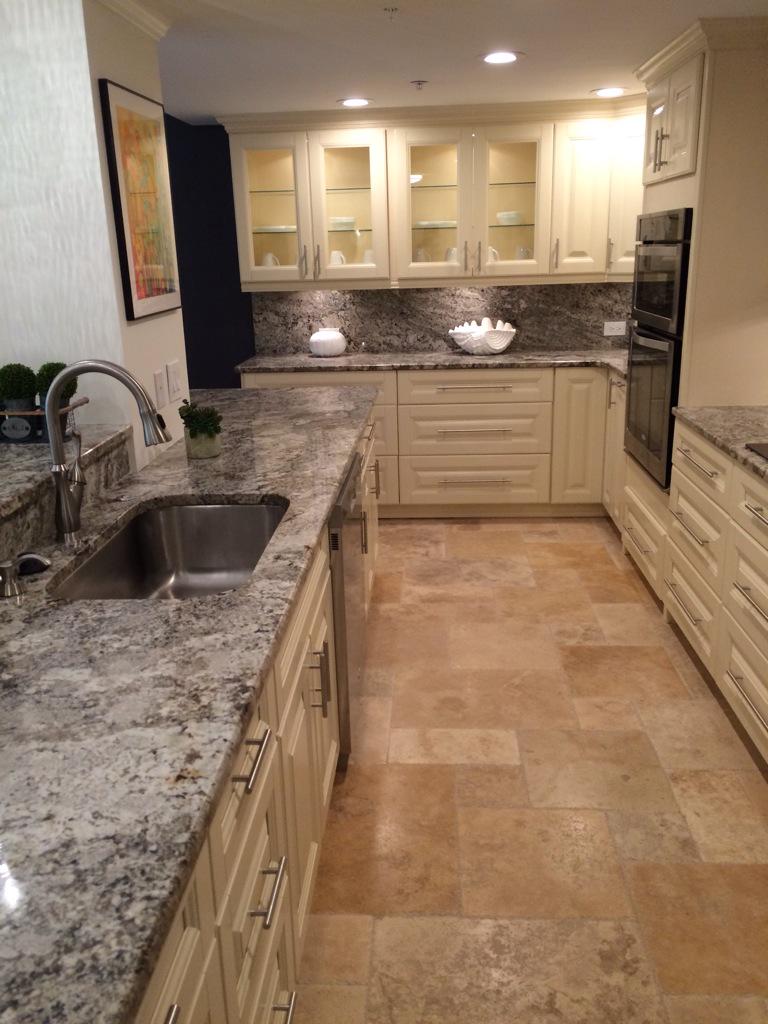 SBreeDesigns's tweet photo. Beach condo!   #fla   97% complete!  Thinking ahead to our winter vacay! #20+degrees #pooltime #interiordesign #life http://t.co/UEhSkCCxh7