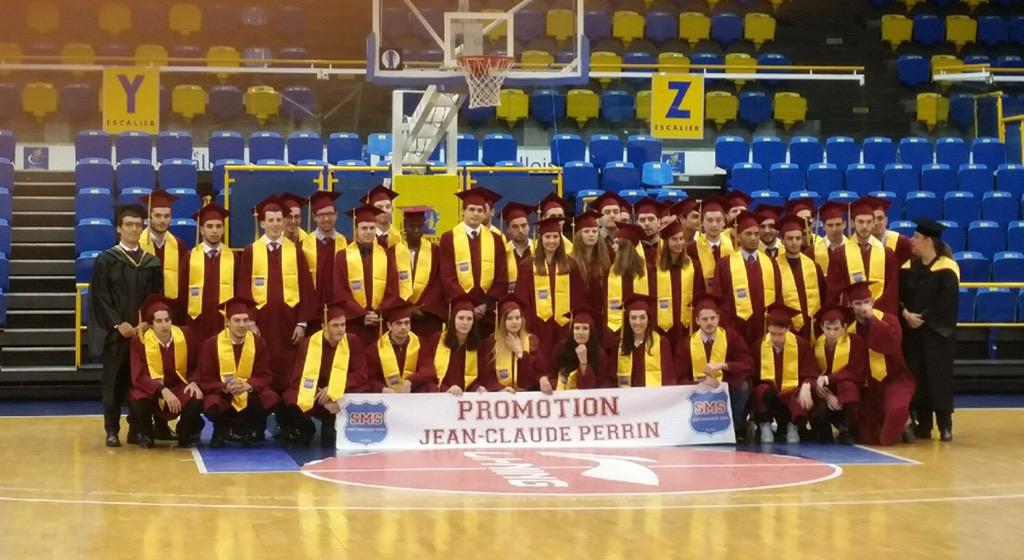 Metropolitans92's tweet photo. C'est l'heure de la cérémonie des diplômes pour la première promotion de l'école @SMS_EDC, partenaire du club ! http://t.co/bx9gK3ED4K