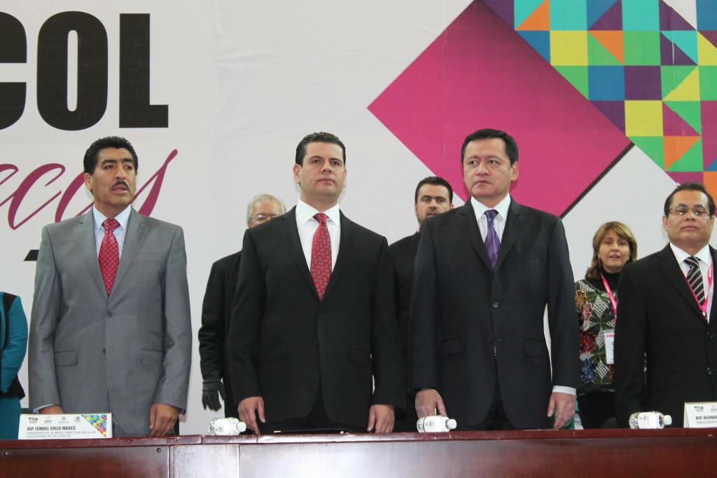 jpere2's tweet photo. RT @miguelalonsogob: Agradezco la asistencia de @osoriochong quien atestigua el inicio de esta asamblea. http://t.co/YJBX9D9odM