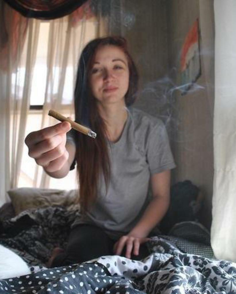 StonedBabez's tweet photo. It's not peer pressure it's just your up next,puff puff pass. http://t.co/4LYxXlmUI7