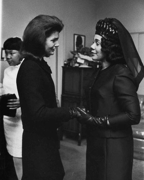 VeryOldPics's tweet photo. Former first lady Jackie Kennedy offers her condolences to Coretta Scott King at Martin Luther King Jr.s funeral. http://t.co/m2T9aL1IY0