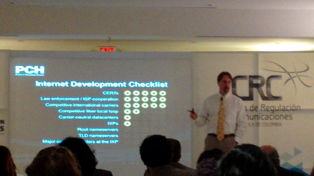 ClaudiaXimenaB's tweet image. Interesante debate #ForoIXP sobre conveniencia más IXP regionales. PCH.NET, Google, AMX-iX,  @CRCCol