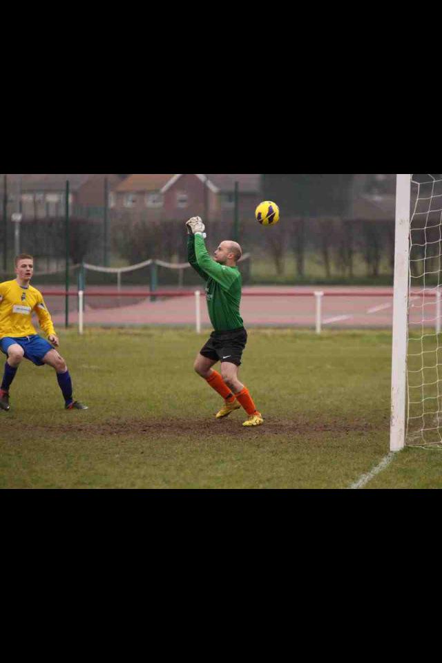 DanTame19's tweet photo. Big birthday shoutout to Dave "safe hands" Lyon http://t.co/xMjp2VEIhY