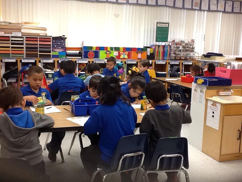 prcampa's tweet photo. My kids working http://t.co/NyiD0pUHN2