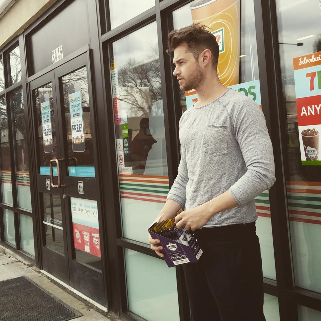 CountEmOut's tweet image. Yeah bitch i need the whole box, bitch. @Ofcl_jacob  #Thursday #blunts #turnup #HipHop #fresh #PregnancyProblems