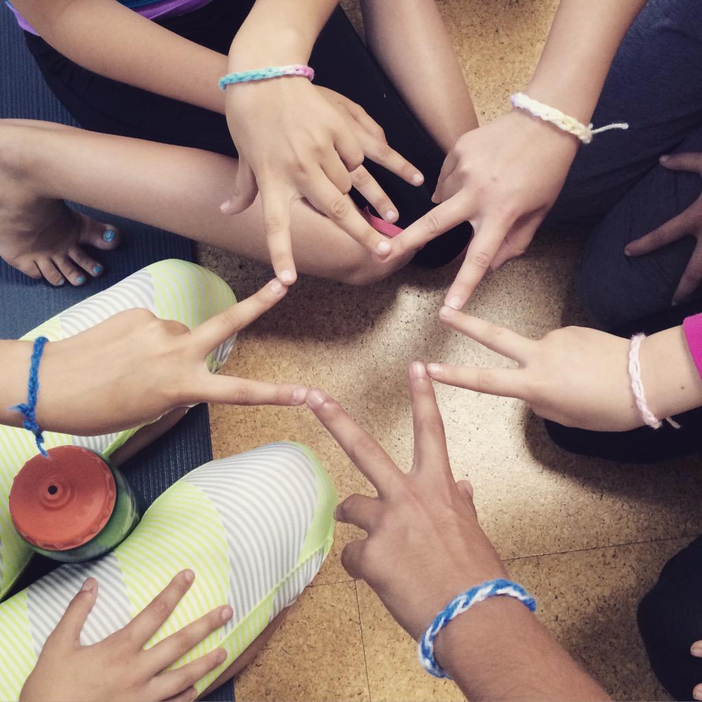 ProjectGLOWLA's tweet image. Ella surprised everyone with handmade bracelets at yesterday's session, &amp;amp; we loved them! #ProjectGLOW