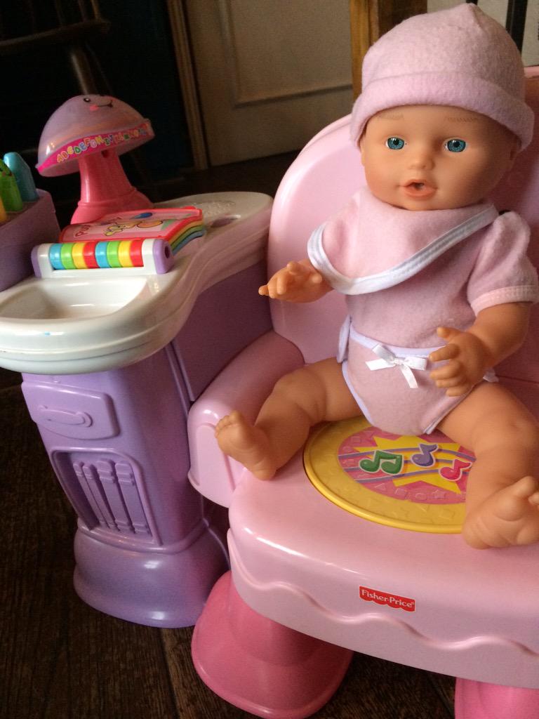 DiscoverAndDo's tweet photo. Some of our toys generously donated by local mums! More 2 come! Your kids won't get bored at our session!  #playtime http://t.co/6Bxh69ftBo
