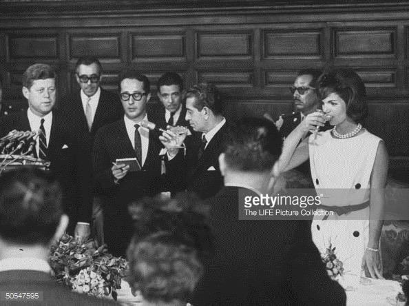 MrsJKennedy_'s tweet photo. At a reception with @JohnFKennedyRP http://t.co/GrwJBDIrLp