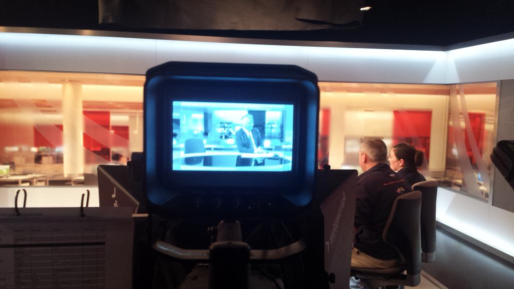 Pls RT - Look out for <a href="/SiobhanSpiers/">Siobhan Spiers</a> &amp; Mark Chapman talking about @BLOODHOUND_SSC on <a href="/bbcpointswest/">BBC Points West</a>