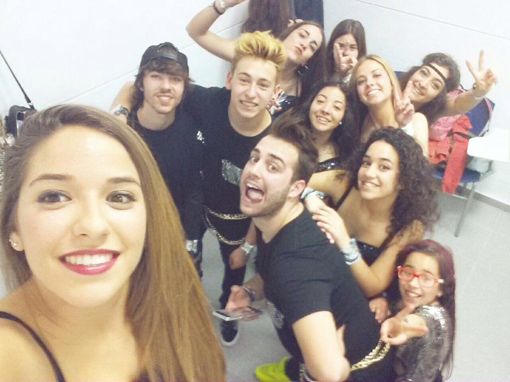 GloriaAnguis's tweet photo. G3 @ClasesGloriaAng ESPECTACULO de 10! Primer Premio! :) Dando la nota! ;) http://t.co/Nx6ueX9s3O