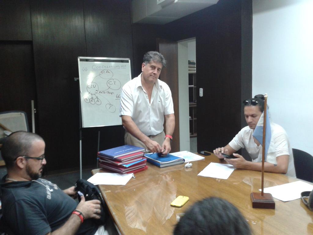 Sabinoreal's tweet photo. Curso cooperativa en formacion  de empleados publicos. @CooperativaMza @tatimussato @AgroindMza http://t.co/TwsWH80s31