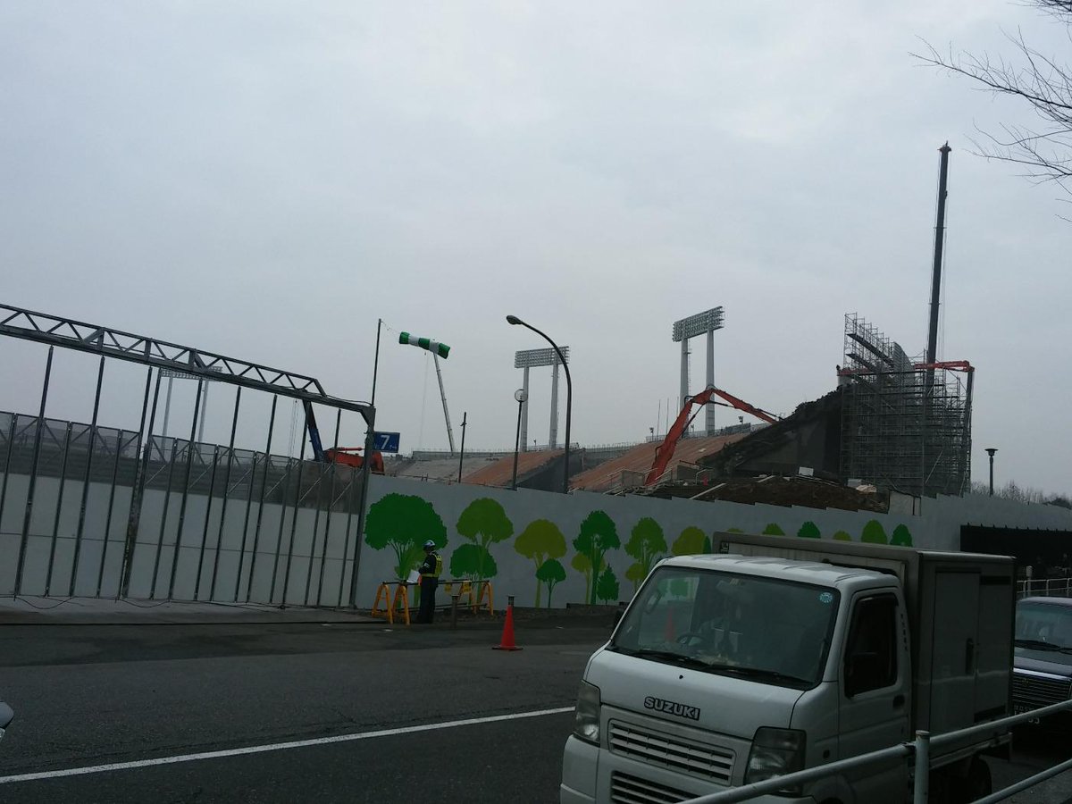 NO3909's tweet photo. 国立競技場ド派手に解体中 http://t.co/mcZK7DnQTy
