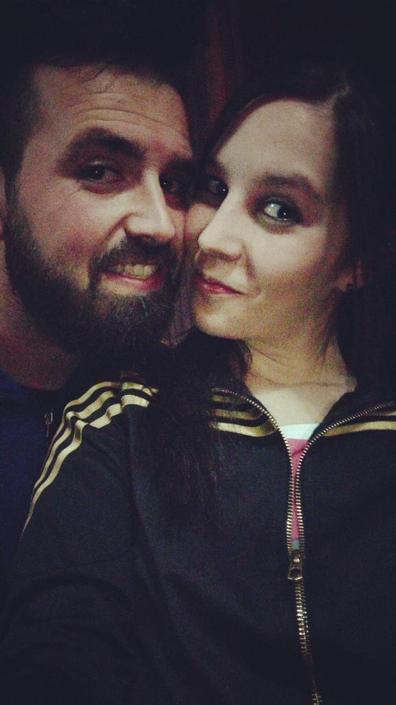 loreinfecto's tweet photo. Mi carilla,mi ojazos,mi bokilla,mis paletillas, mi naricilla, mi amiga, mi compañera, mi vida, mi todo, mi @GinesiyaG http://t.co/WO9EK3iD8D